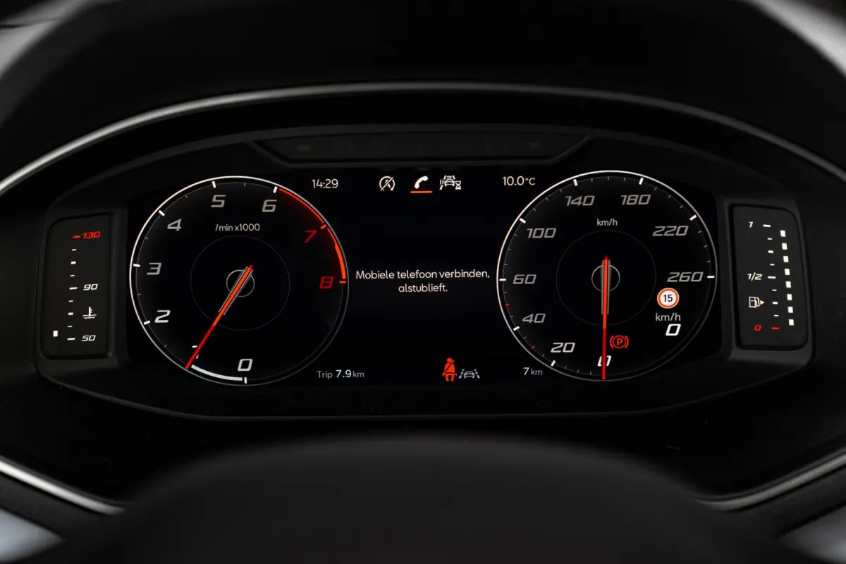 1.0 TSI 95pk Style Business Connect | Stoelverwarming | Parkeersensoren achter | 16" | Climate Control