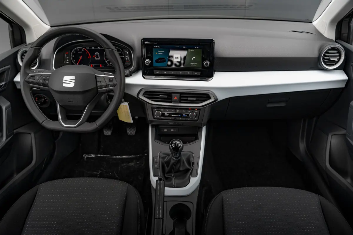1.0 TSI 95pk Style Business Connect | Stoelverwarming | Parkeersensoren achter | 16" | Climate Control