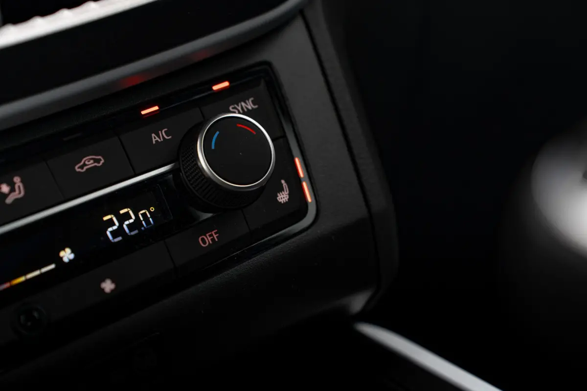 1.0 TSI 95pk Style Business Connect | Stoelverwarming | Parkeersensoren achter | 16" | Climate Control