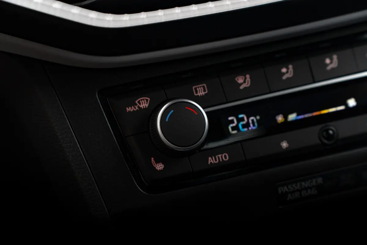 1.0 TSI 95pk Style Business Connect | Stoelverwarming | Parkeersensoren achter | 16" | Climate Control