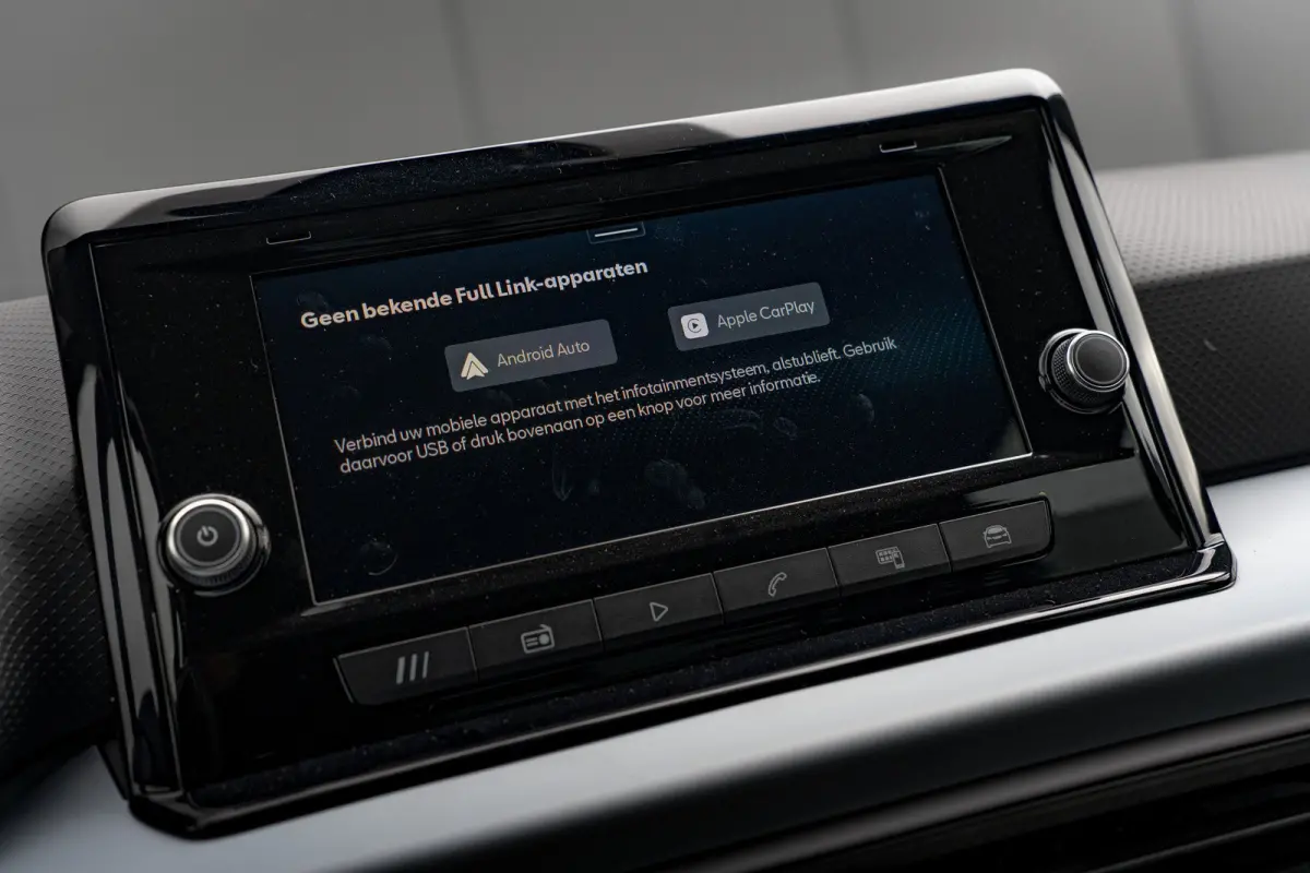 1.0 TSI 95pk Style Business Connect | Stoelverwarming | Parkeersensoren achter | 16" | Climate Control
