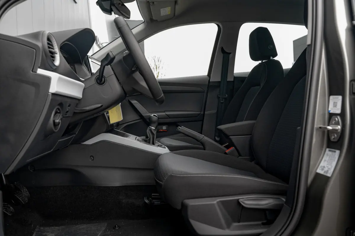 1.0 TSI 95pk Style Business Connect | Stoelverwarming | Parkeersensoren achter | 16" | Climate Control
