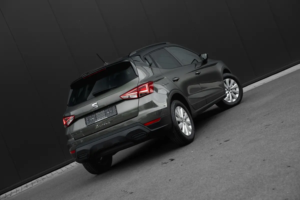 1.0 TSI 95pk Style Business Connect | Stoelverwarming | Parkeersensoren achter | 16" | Climate Control