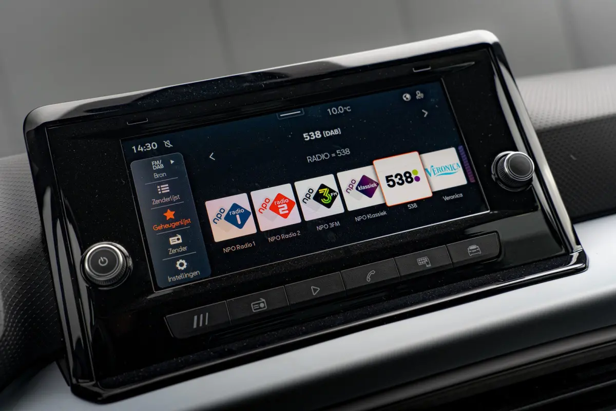 1.0 TSI 95pk Style Business Connect | Stoelverwarming | Parkeersensoren achter | 16" | Climate Control