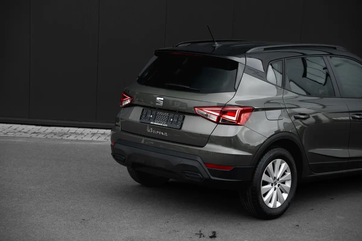 1.0 TSI 95pk Style Business Connect | Stoelverwarming | Parkeersensoren achter | 16" | Climate Control