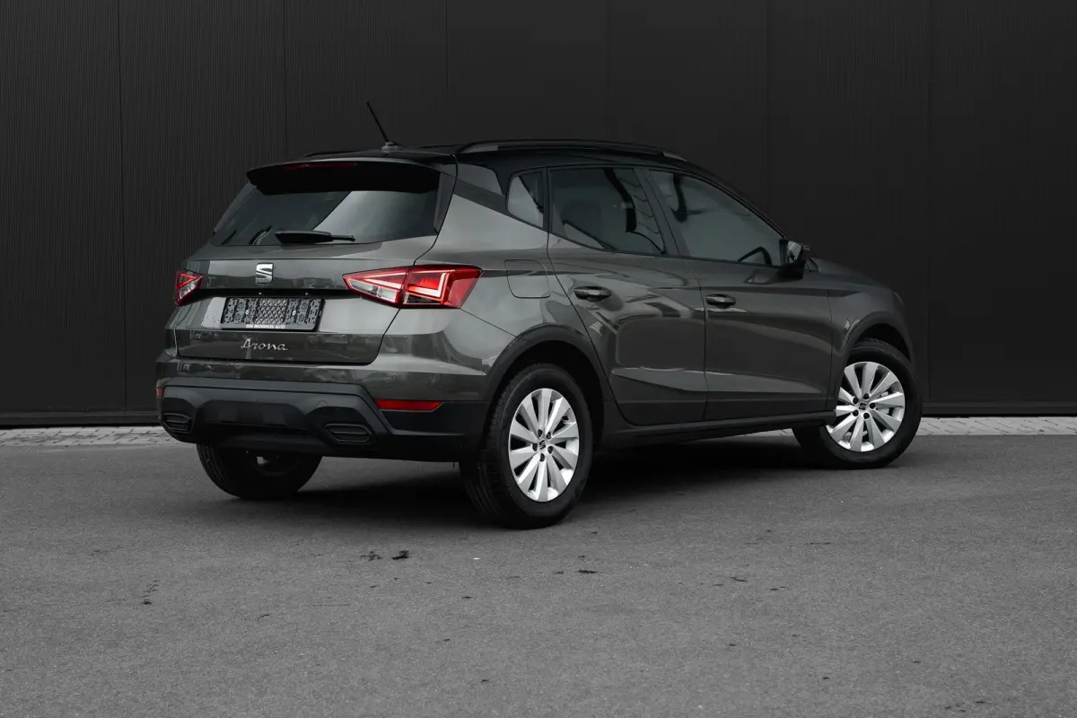 1.0 TSI 95pk Style Business Connect | Stoelverwarming | Parkeersensoren achter | 16" | Climate Control