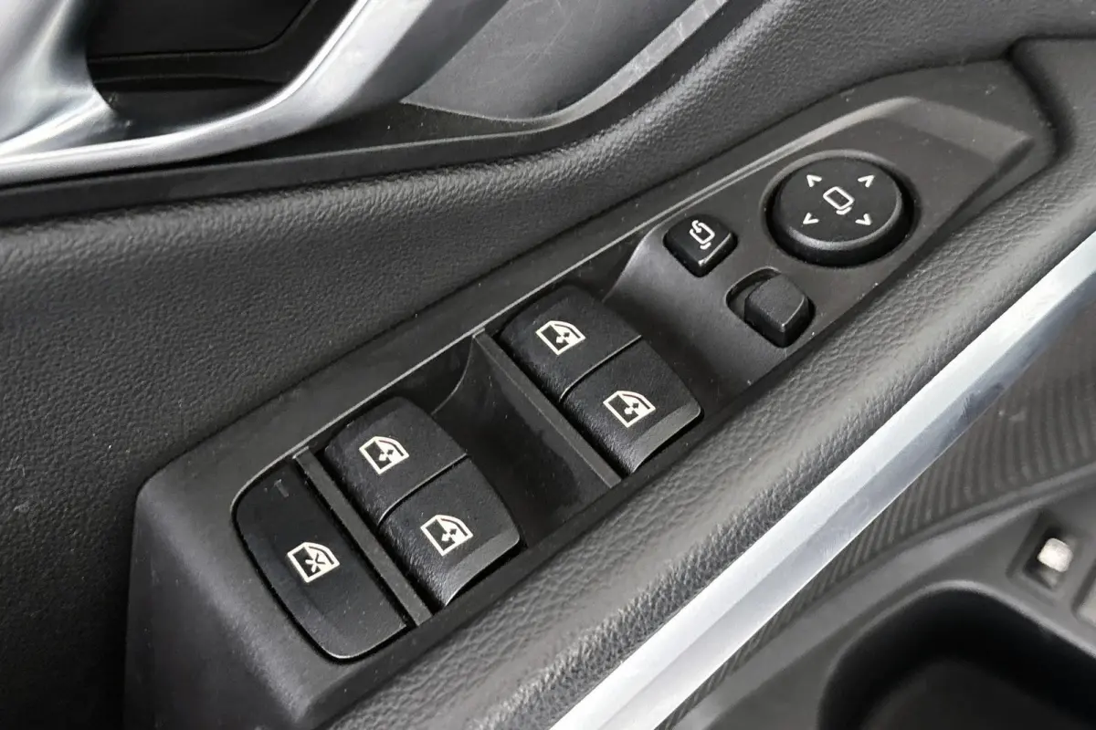 320e M Sport Panoramadak Sensatec Stoelverwarming Adaptive Cruise