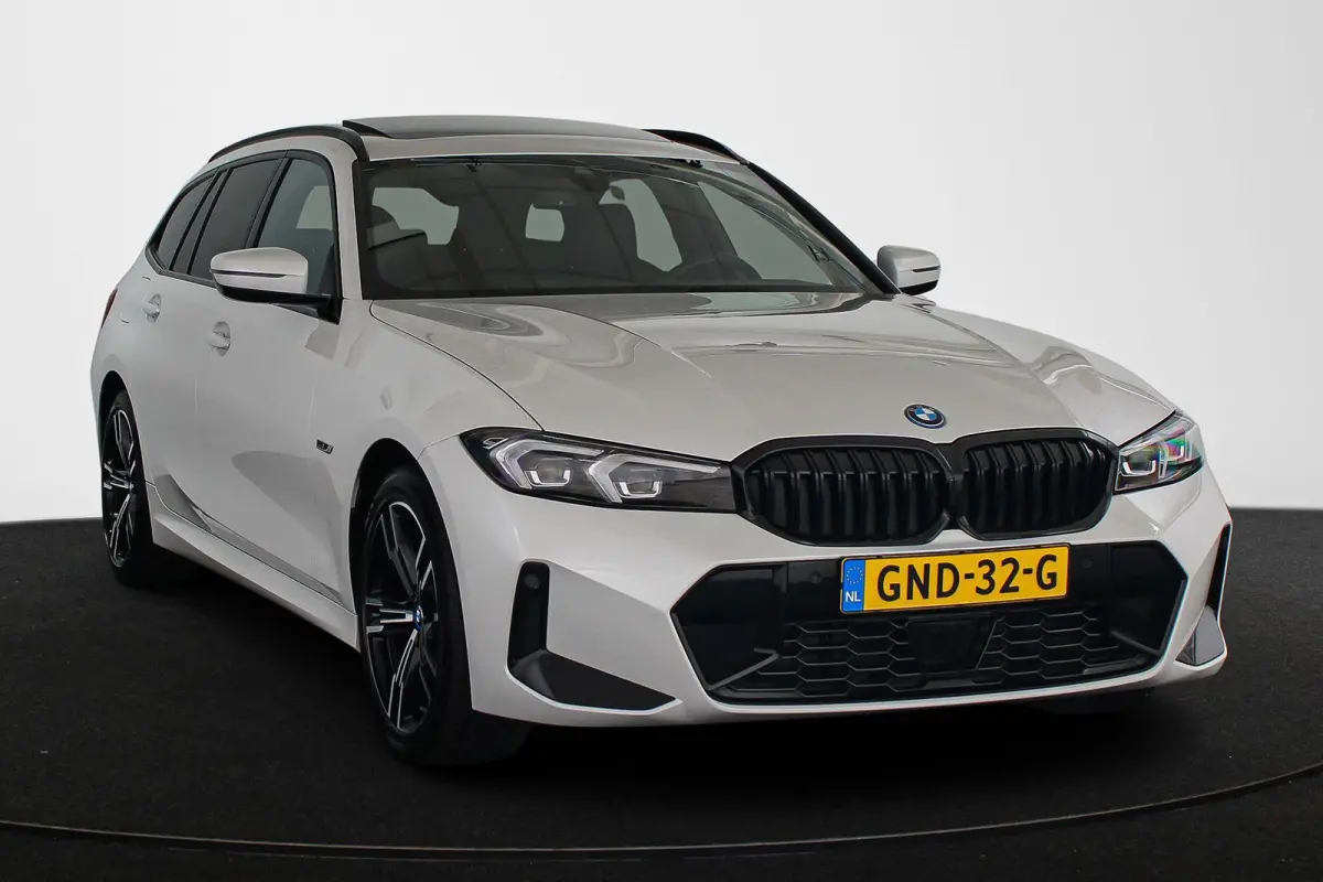 320e M Sport Panoramadak Sensatec Stoelverwarming Adaptive Cruise