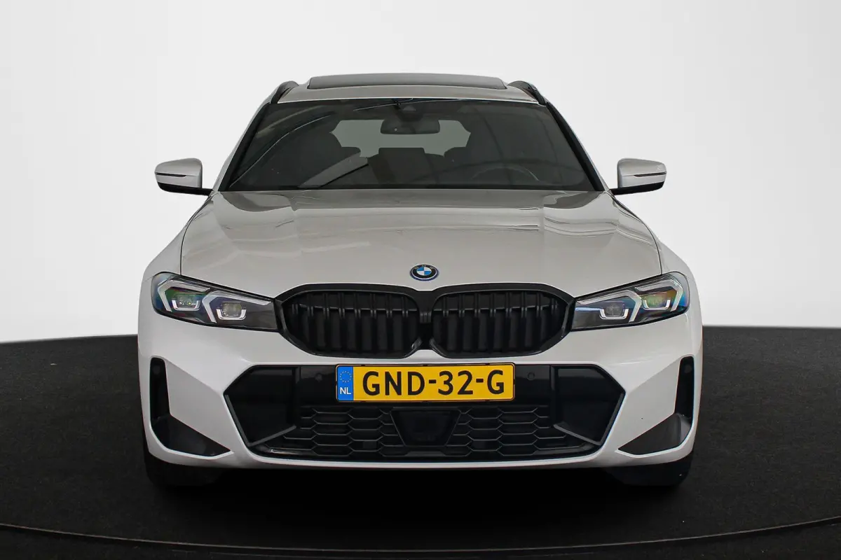 320e M Sport Panoramadak Sensatec Stoelverwarming Adaptive Cruise
