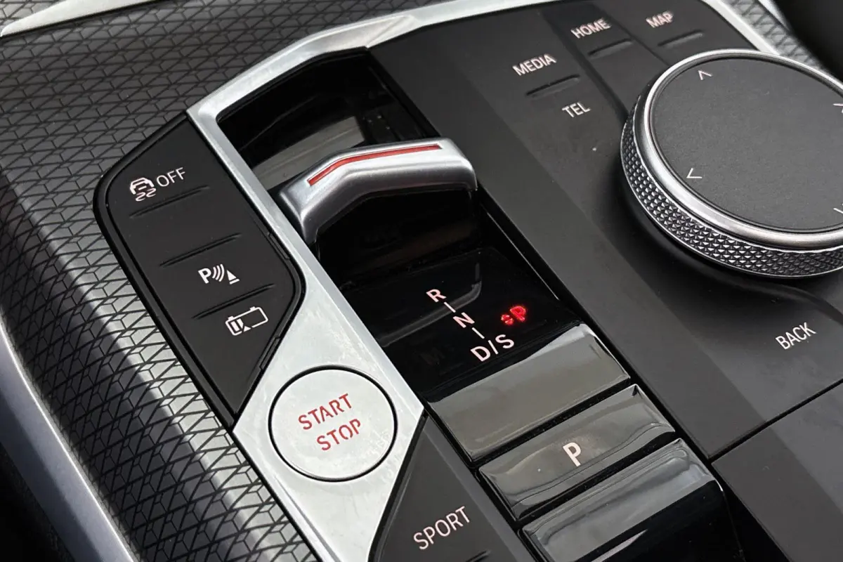 320e M Sport Panoramadak Sensatec Stoelverwarming Adaptive Cruise