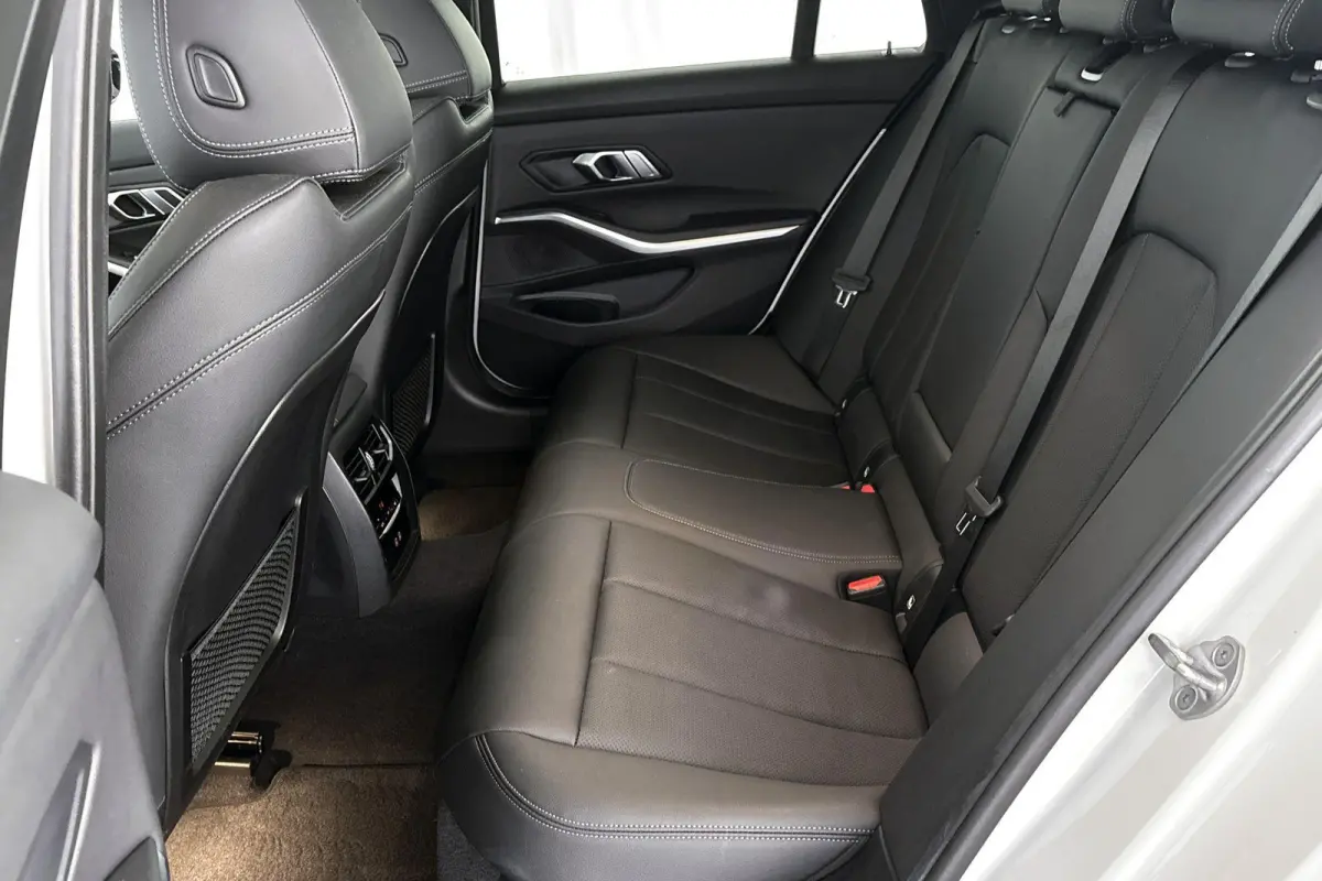 320e M Sport Panoramadak Sensatec Stoelverwarming Adaptive Cruise