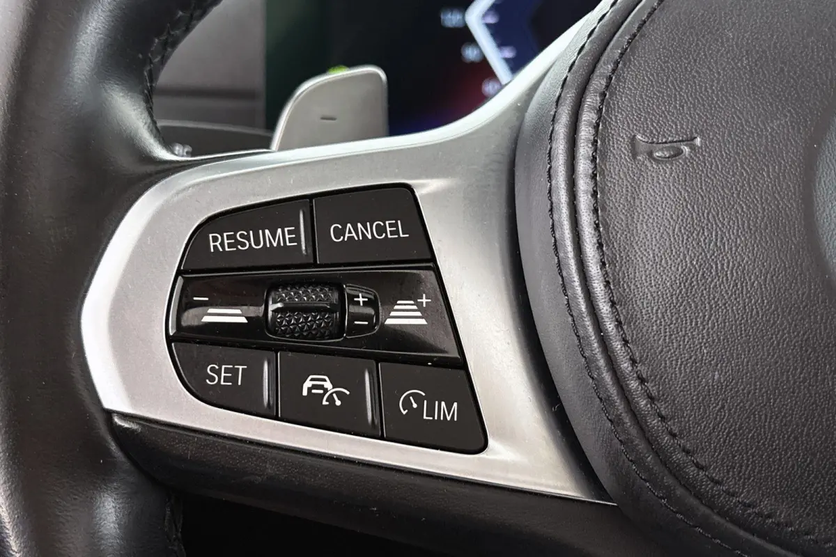 320e M Sport Panoramadak Sensatec Stoelverwarming Adaptive Cruise