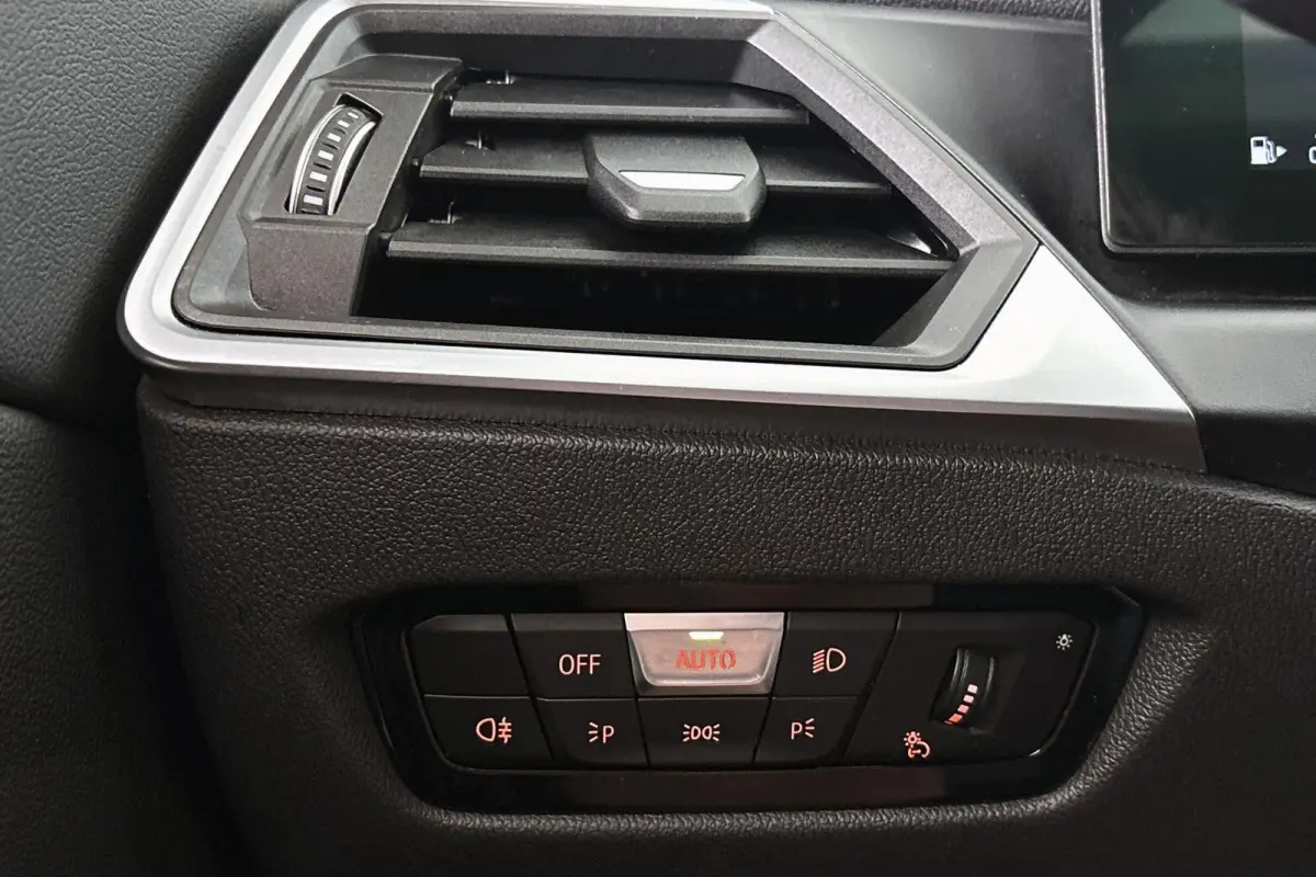 320e M Sport Panoramadak Sensatec Stoelverwarming Adaptive Cruise