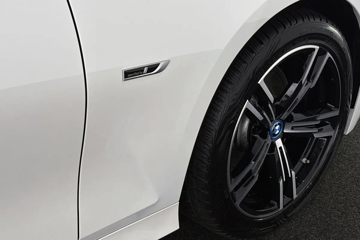 320e M Sport Panoramadak Sensatec Stoelverwarming Adaptive Cruise