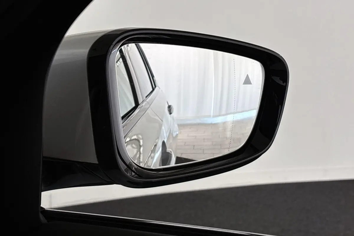 320e M Sport Panoramadak Sensatec Stoelverwarming Adaptive Cruise