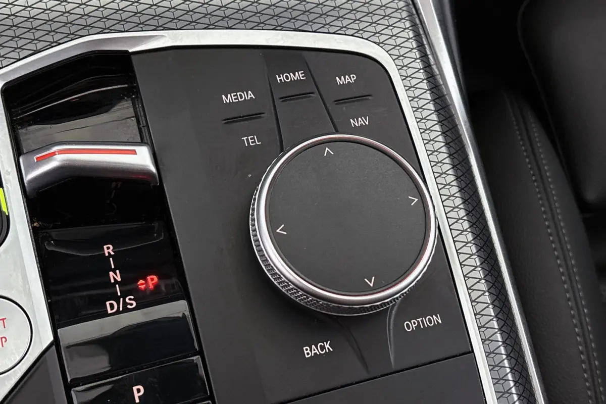 320e M Sport Panoramadak Sensatec Stoelverwarming Adaptive Cruise