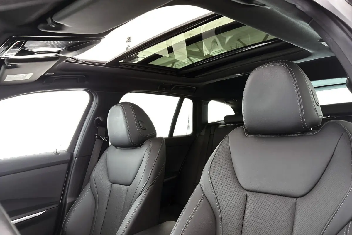320e M Sport Panoramadak Sensatec Stoelverwarming Adaptive Cruise