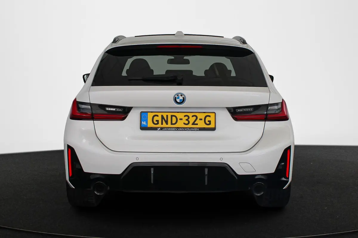 320e M Sport Panoramadak Sensatec Stoelverwarming Adaptive Cruise