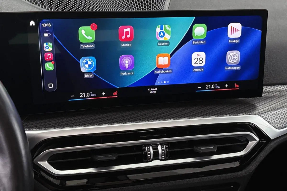 320e M Sport Panoramadak Sensatec Stoelverwarming Adaptive Cruise
