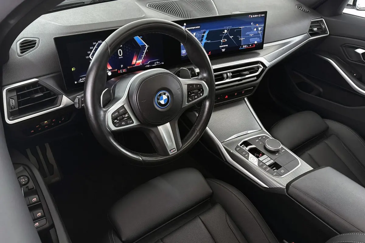 320e M Sport Panoramadak Sensatec Stoelverwarming Adaptive Cruise