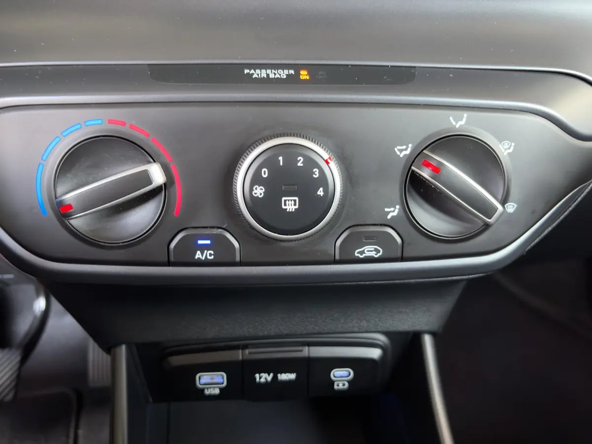 1.2 MPI 83pk Comfort | Airco | Camera | Carplay | Cruise control | Dodehoek detectie | Navigatie | Parkeersensoren | Digitaal cockpit | Lichtmetalen velgen