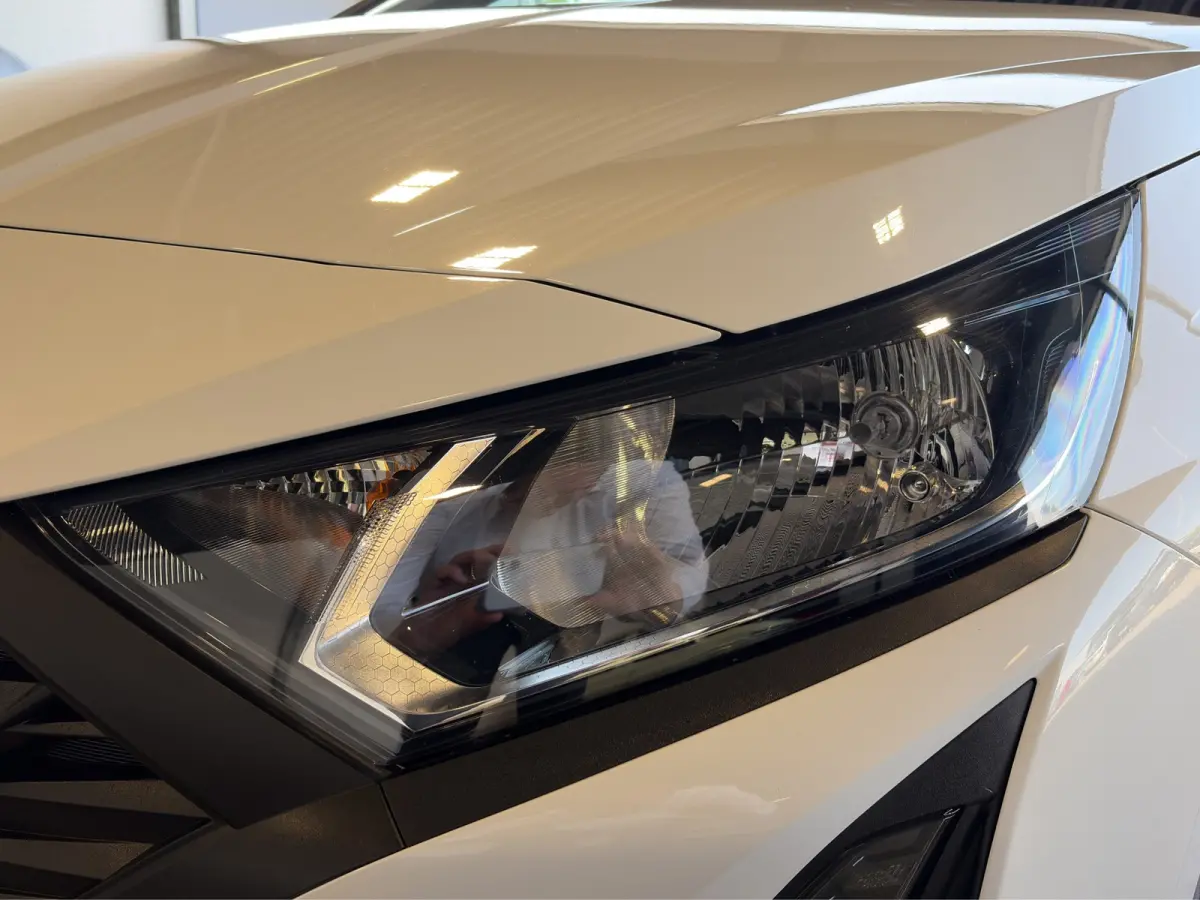 1.2 MPI 83pk Comfort | Airco | Camera | Carplay | Cruise control | Dodehoek detectie | Navigatie | Parkeersensoren | Digitaal cockpit | Lichtmetalen velgen