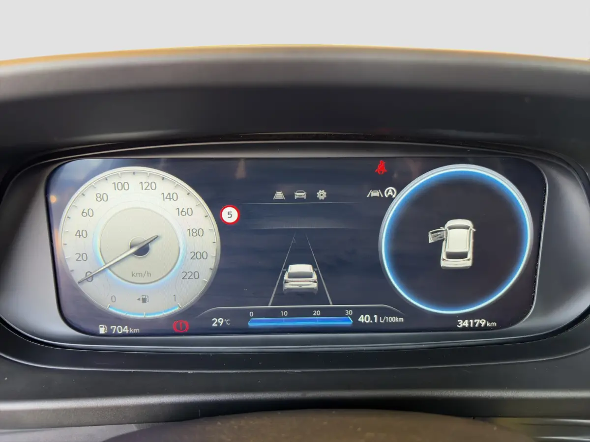 1.2 MPI 83pk Comfort | Airco | Camera | Carplay | Cruise control | Dodehoek detectie | Navigatie | Parkeersensoren | Digitaal cockpit | Lichtmetalen velgen