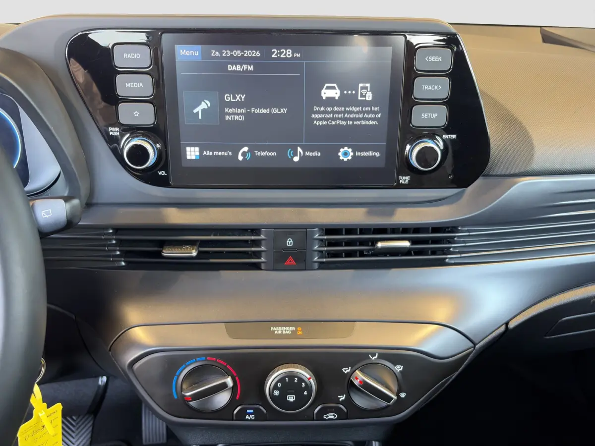 1.2 MPI 83pk Comfort | Airco | Camera | Carplay | Cruise control | Dodehoek detectie | Navigatie | Parkeersensoren | Digitaal cockpit | Lichtmetalen velgen