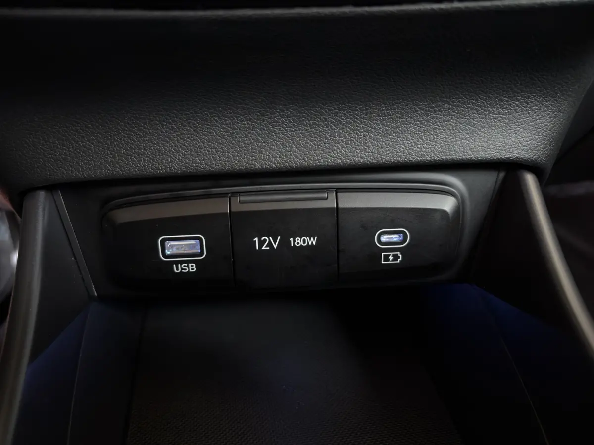 1.2 MPI 83pk Comfort | Airco | Camera | Carplay | Cruise control | Dodehoek detectie | Navigatie | Parkeersensoren | Digitaal cockpit | Lichtmetalen velgen