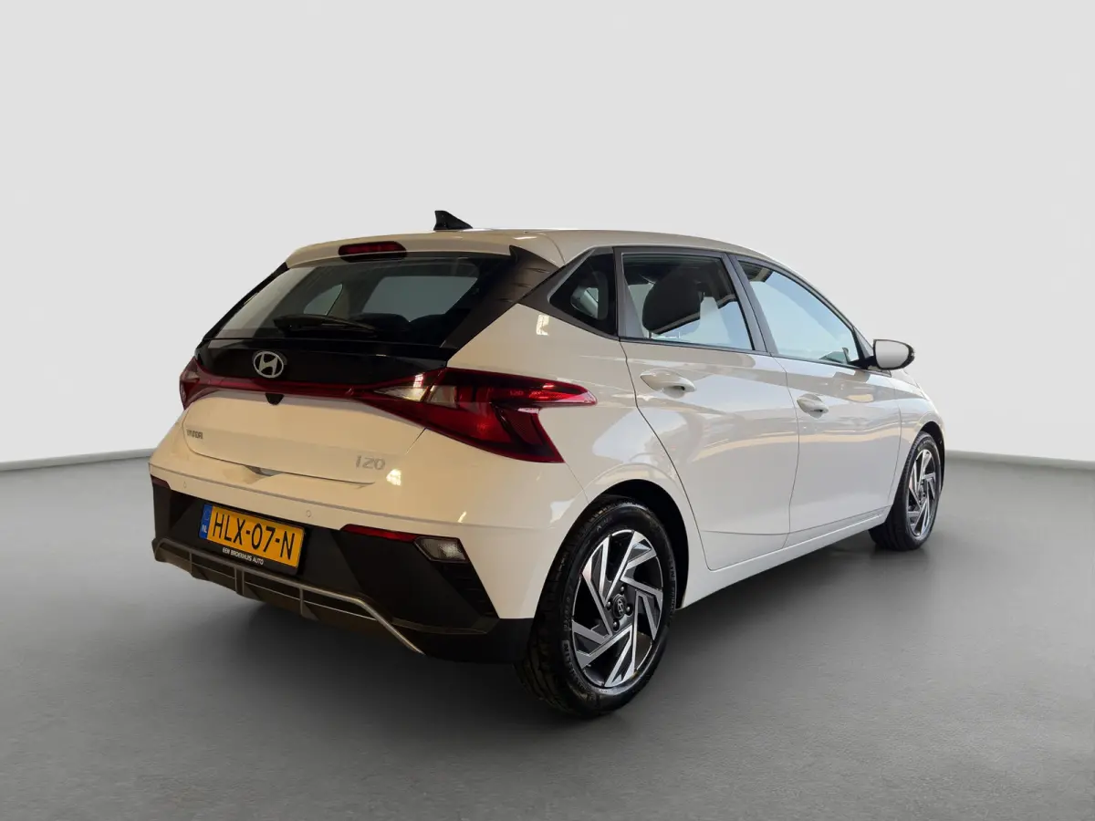 1.2 MPI 83pk Comfort | Airco | Camera | Carplay | Cruise control | Dodehoek detectie | Navigatie | Parkeersensoren | Digitaal cockpit | Lichtmetalen velgen