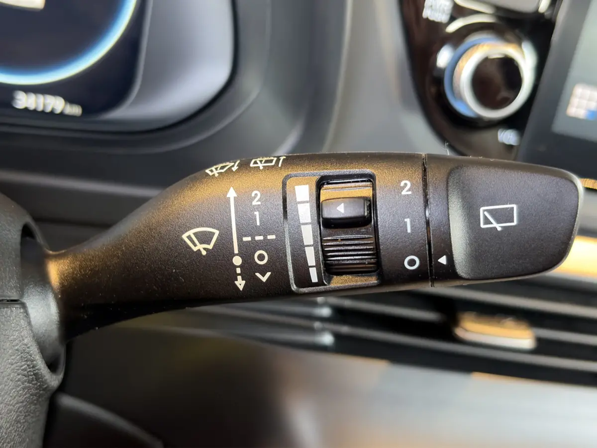 1.2 MPI 83pk Comfort | Airco | Camera | Carplay | Cruise control | Dodehoek detectie | Navigatie | Parkeersensoren | Digitaal cockpit | Lichtmetalen velgen