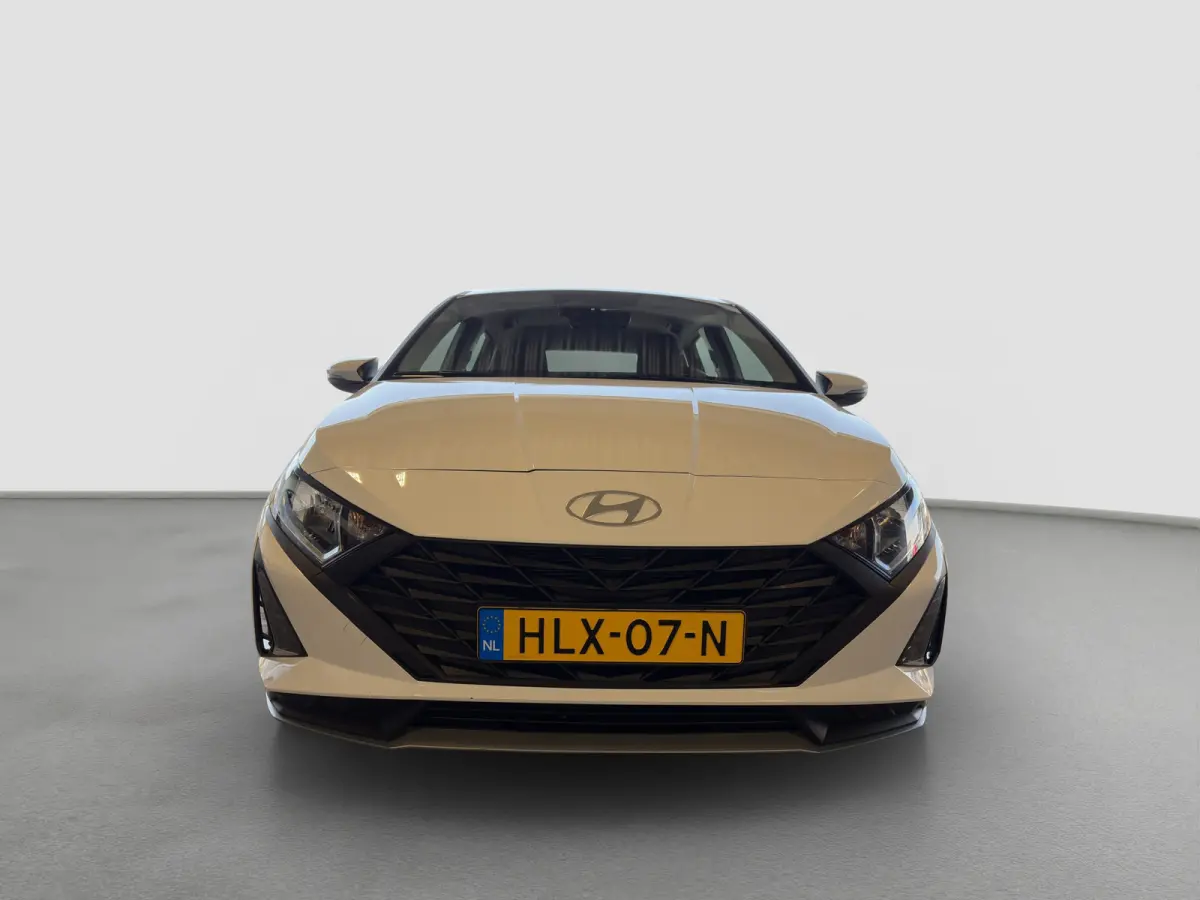 1.2 MPI 83pk Comfort | Airco | Camera | Carplay | Cruise control | Dodehoek detectie | Navigatie | Parkeersensoren | Digitaal cockpit | Lichtmetalen velgen
