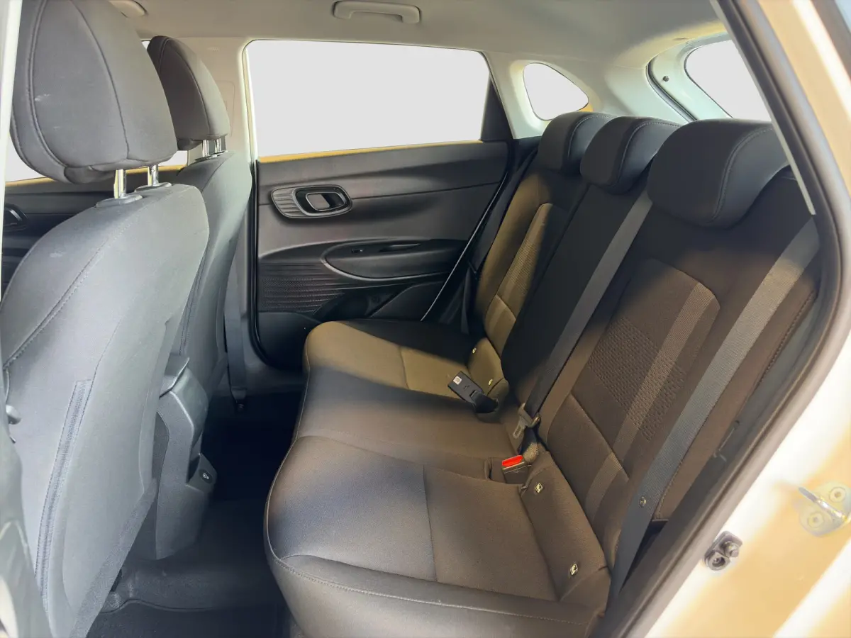 1.2 MPI 83pk Comfort | Airco | Camera | Carplay | Cruise control | Dodehoek detectie | Navigatie | Parkeersensoren | Digitaal cockpit | Lichtmetalen velgen