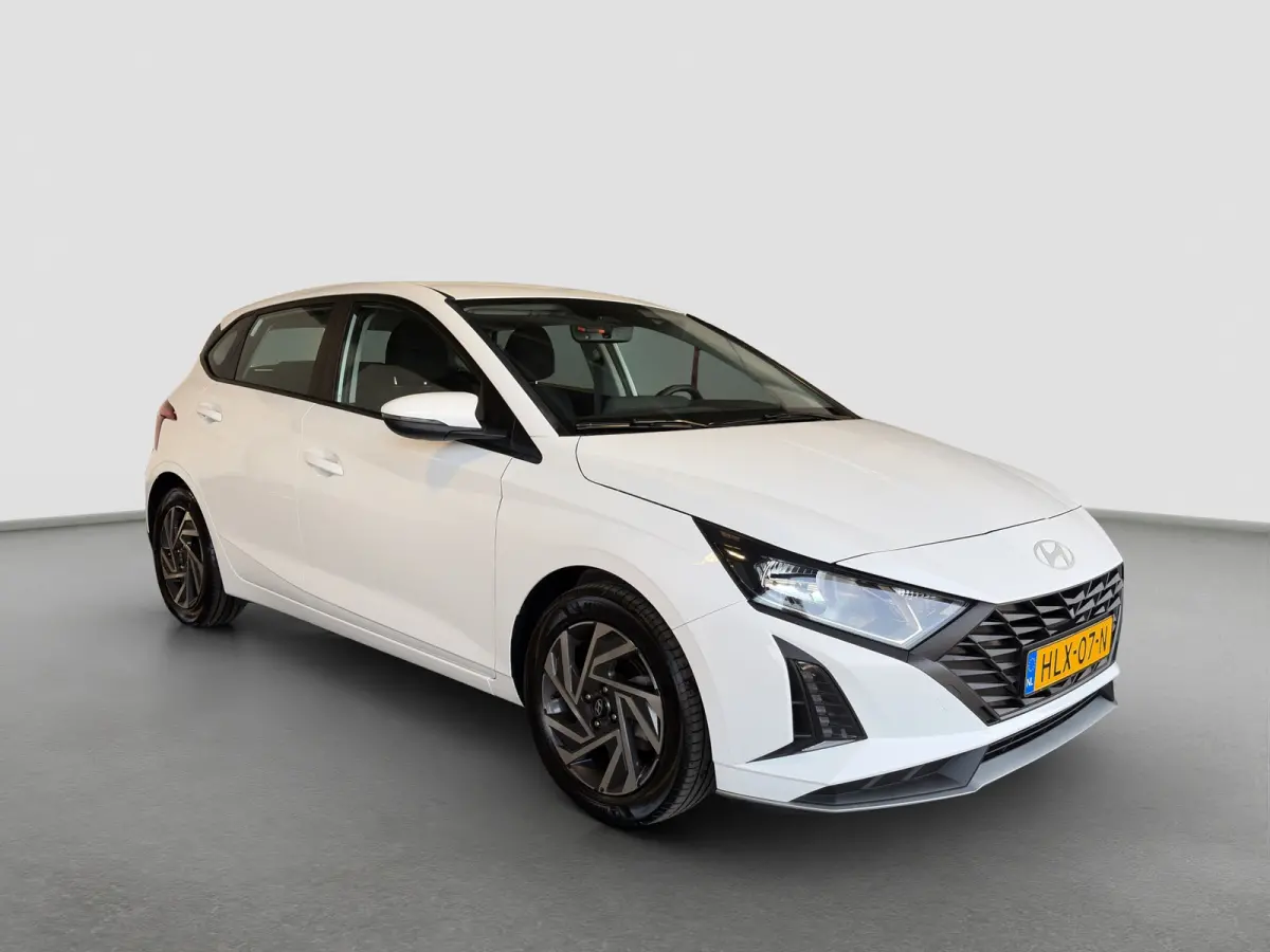 1.2 MPI 83pk Comfort | Airco | Camera | Carplay | Cruise control | Dodehoek detectie | Navigatie | Parkeersensoren | Digitaal cockpit | Lichtmetalen velgen
