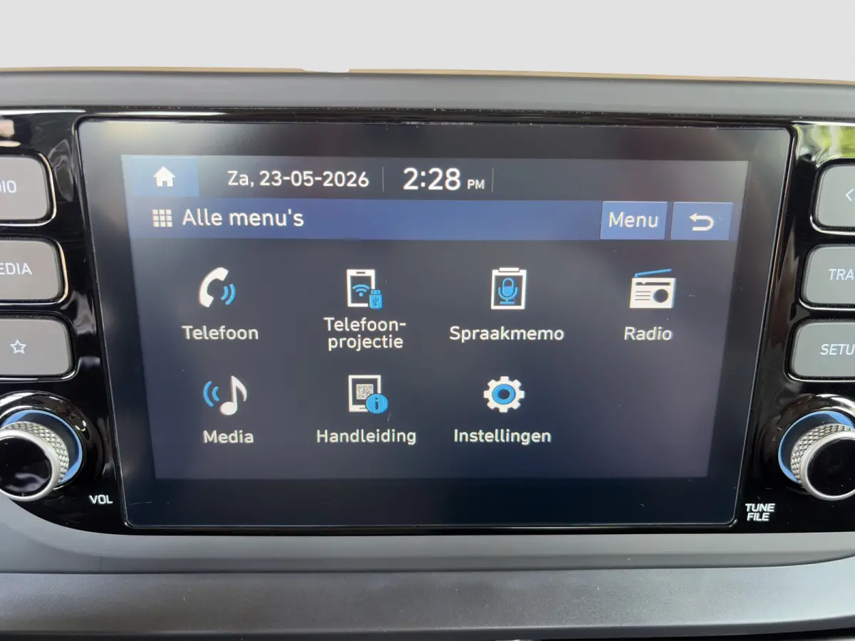 1.2 MPI 83pk Comfort | Airco | Camera | Carplay | Cruise control | Dodehoek detectie | Navigatie | Parkeersensoren | Digitaal cockpit | Lichtmetalen velgen