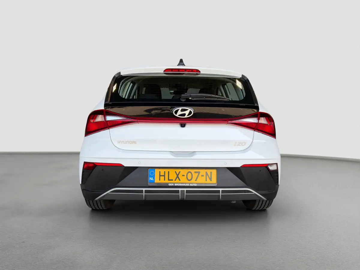 1.2 MPI 83pk Comfort | Airco | Camera | Carplay | Cruise control | Dodehoek detectie | Navigatie | Parkeersensoren | Digitaal cockpit | Lichtmetalen velgen