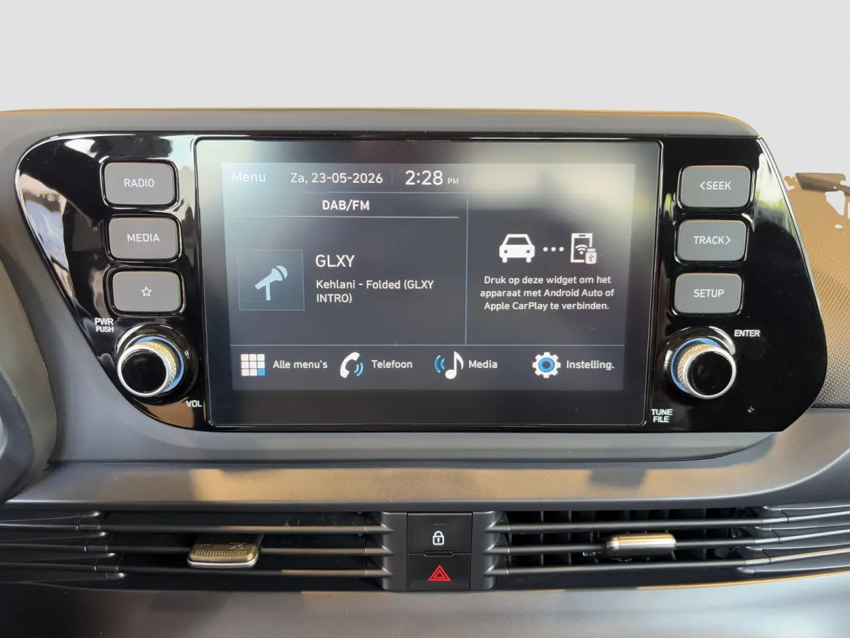 1.2 MPI 83pk Comfort | Airco | Camera | Carplay | Cruise control | Dodehoek detectie | Navigatie | Parkeersensoren | Digitaal cockpit | Lichtmetalen velgen