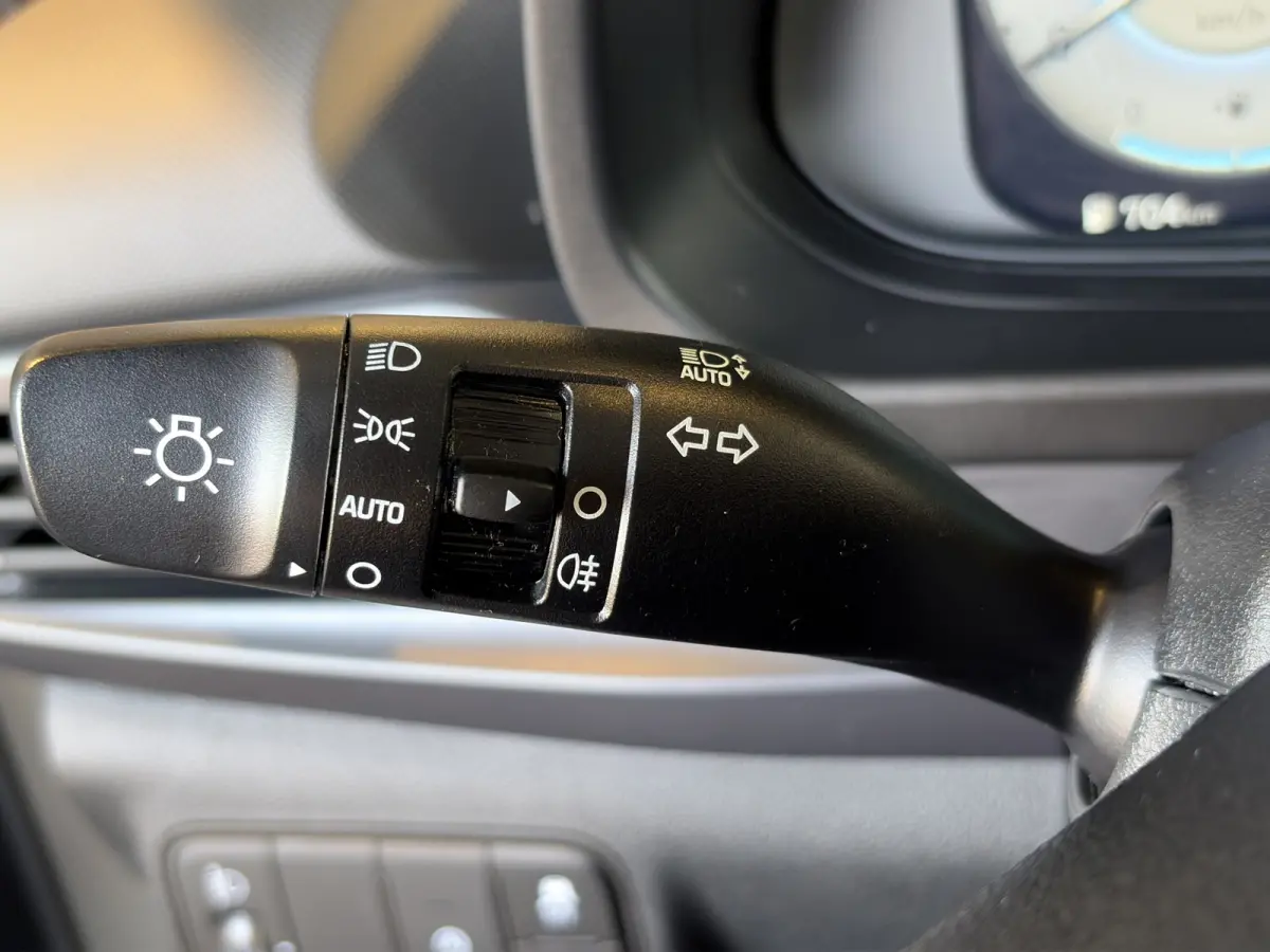 1.2 MPI 83pk Comfort | Airco | Camera | Carplay | Cruise control | Dodehoek detectie | Navigatie | Parkeersensoren | Digitaal cockpit | Lichtmetalen velgen