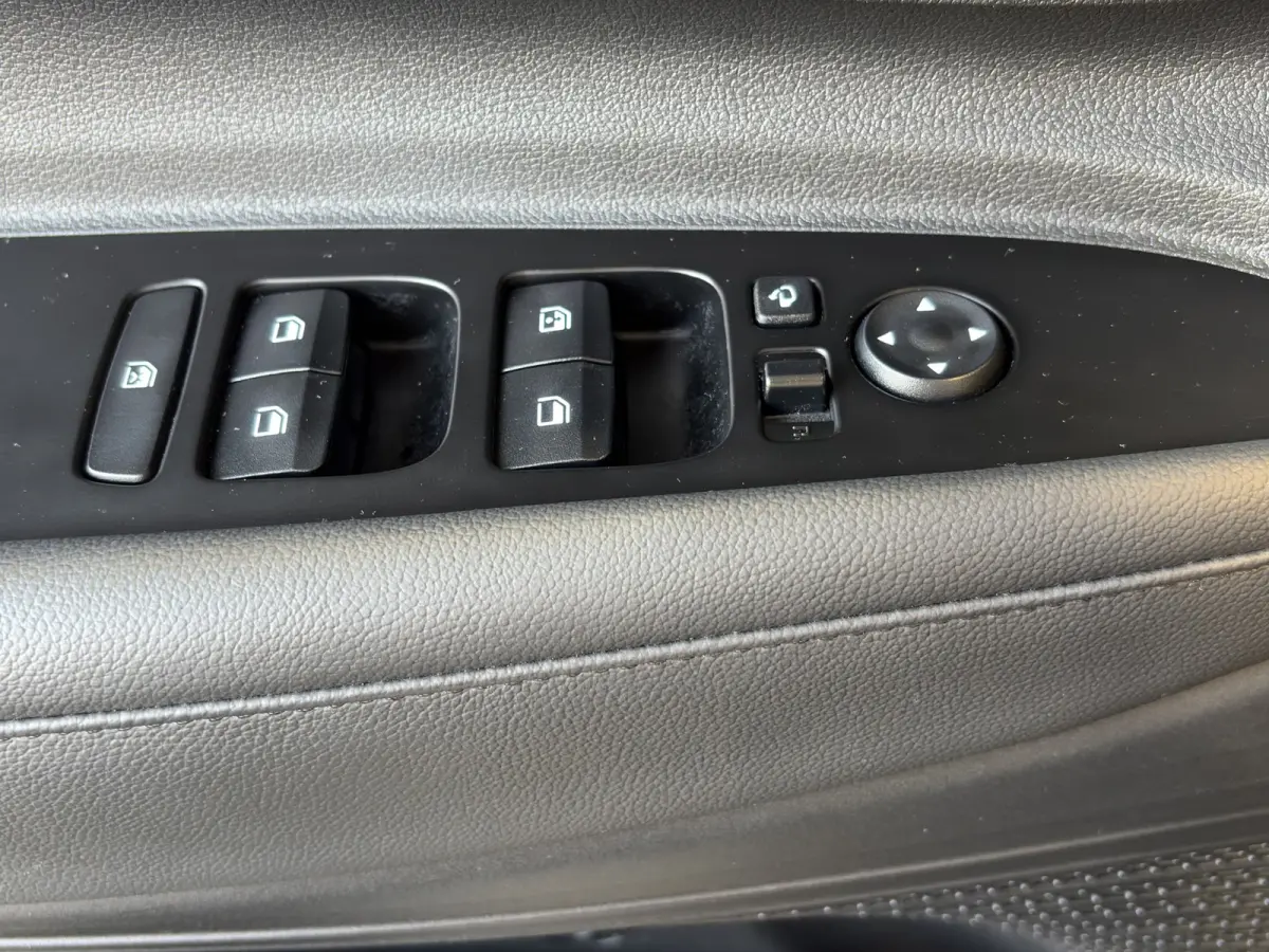 1.2 MPI 83pk Comfort | Airco | Camera | Carplay | Cruise control | Dodehoek detectie | Navigatie | Parkeersensoren | Digitaal cockpit | Lichtmetalen velgen