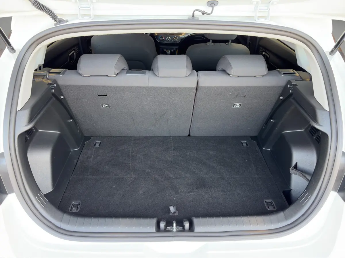 1.2 MPI 83pk Comfort | Airco | Camera | Carplay | Cruise control | Dodehoek detectie | Navigatie | Parkeersensoren | Digitaal cockpit | Lichtmetalen velgen