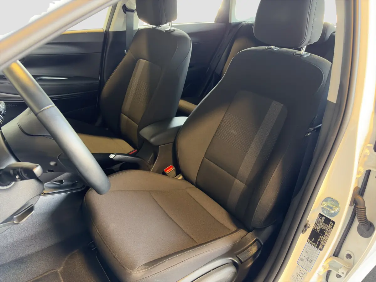 1.2 MPI 83pk Comfort | Airco | Camera | Carplay | Cruise control | Dodehoek detectie | Navigatie | Parkeersensoren | Digitaal cockpit | Lichtmetalen velgen