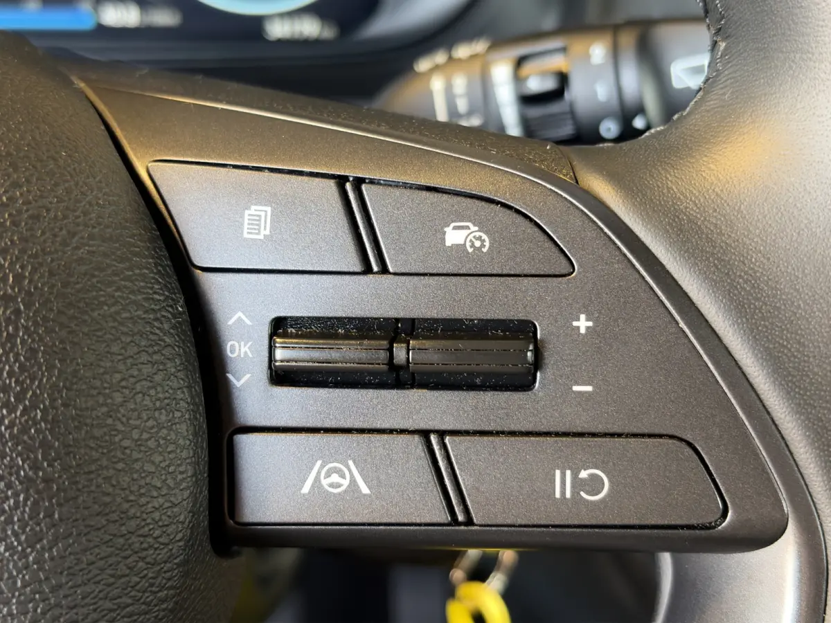 1.2 MPI 83pk Comfort | Airco | Camera | Carplay | Cruise control | Dodehoek detectie | Navigatie | Parkeersensoren | Digitaal cockpit | Lichtmetalen velgen