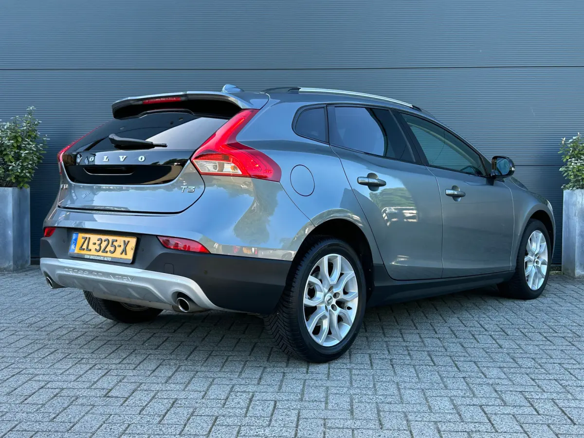 1.5 T3 Polar+ Luxury | Panoramadak | Harman/Kardon | Camera | Keyless |