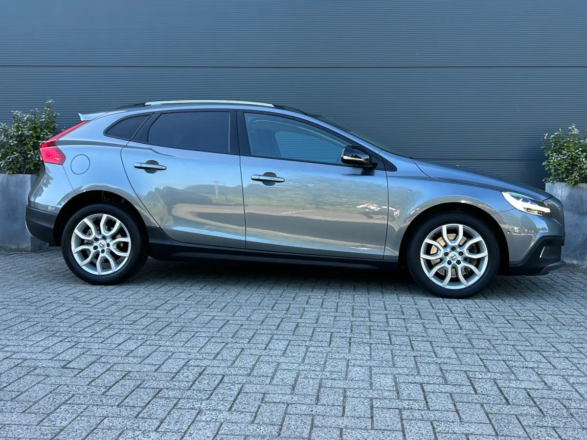 1.5 T3 Polar+ Luxury | Panoramadak | Harman/Kardon | Camera | Keyless |