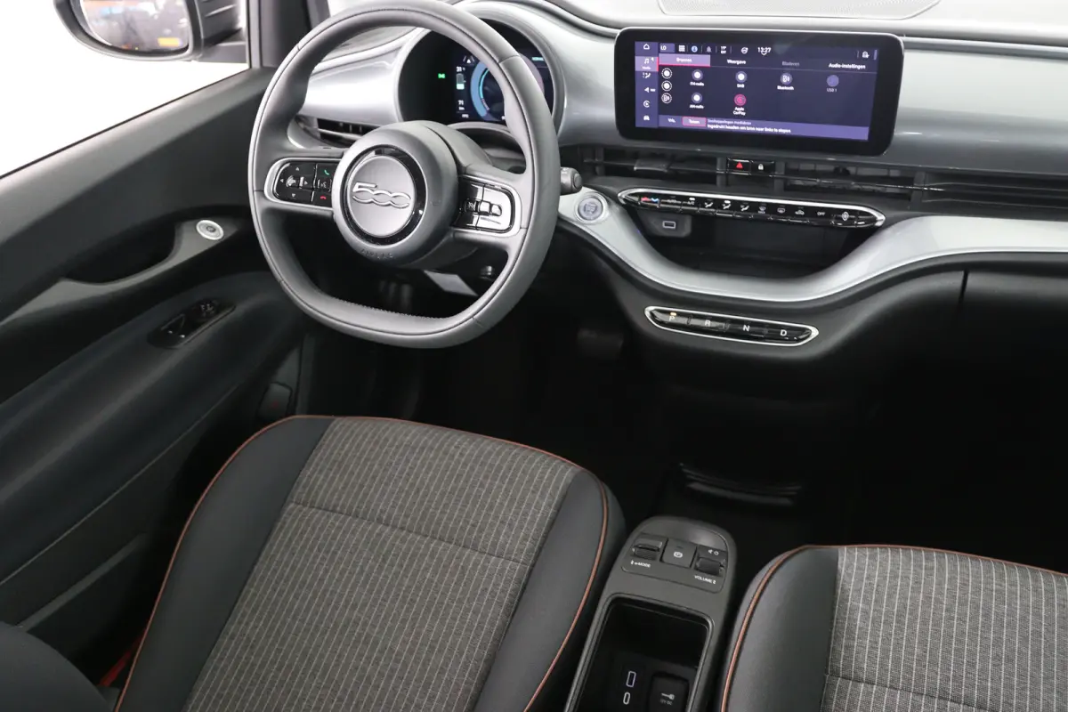 Icon 42 kWh | Navigatie | Parkeersensoren | Cruise Control | Lichtmetalen velgen | Keyless | Apple Carplay & Android Auto