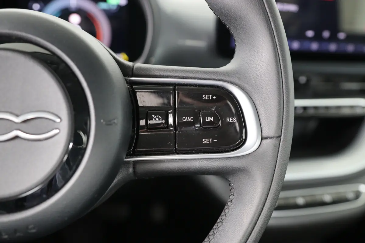 Icon 42 kWh | Navigatie | Parkeersensoren | Cruise Control | Lichtmetalen velgen | Keyless | Apple Carplay & Android Auto
