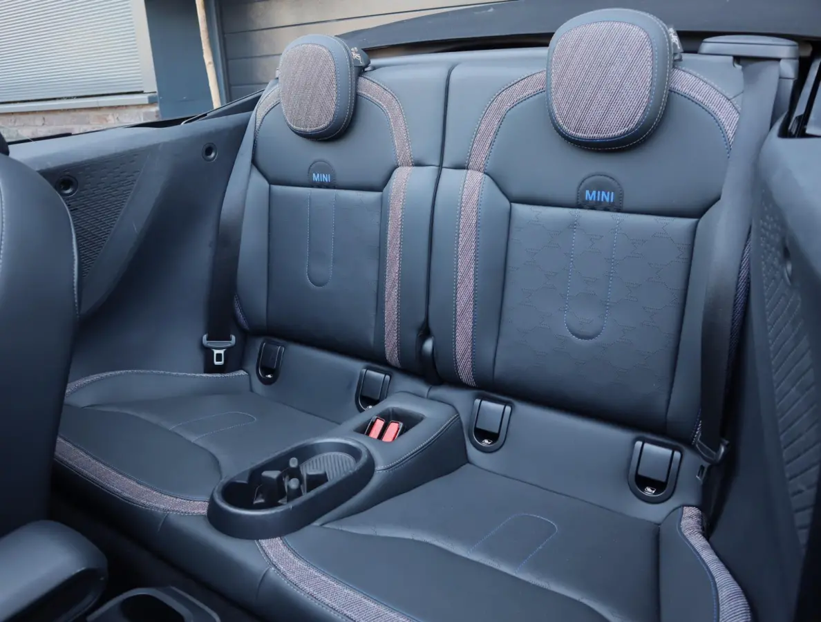 2.0 C Classic M | Camera | Carplay | HUD | 17 Inch | Stoel en Stuurverwarming