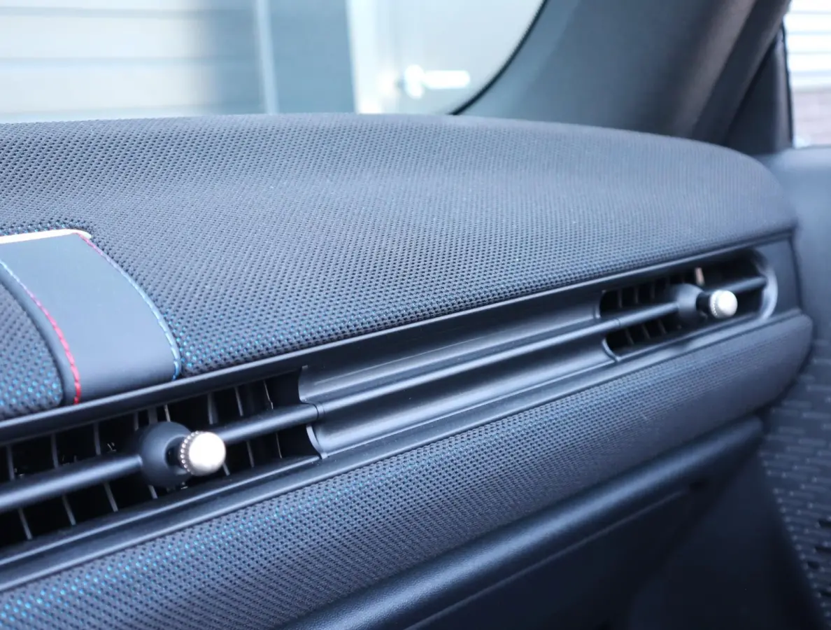 2.0 C Classic M | Camera | Carplay | HUD | 17 Inch | Stoel en Stuurverwarming