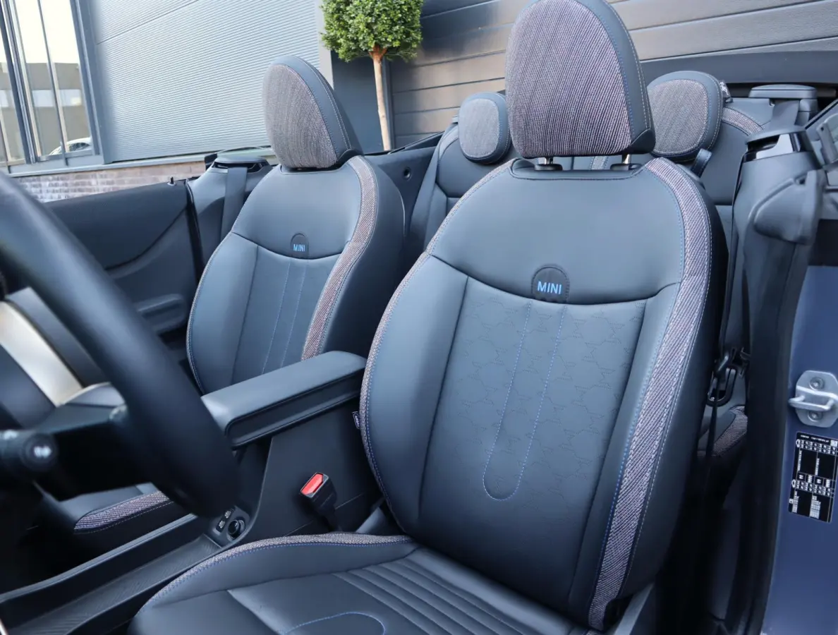 2.0 C Classic M | Camera | Carplay | HUD | 17 Inch | Stoel en Stuurverwarming