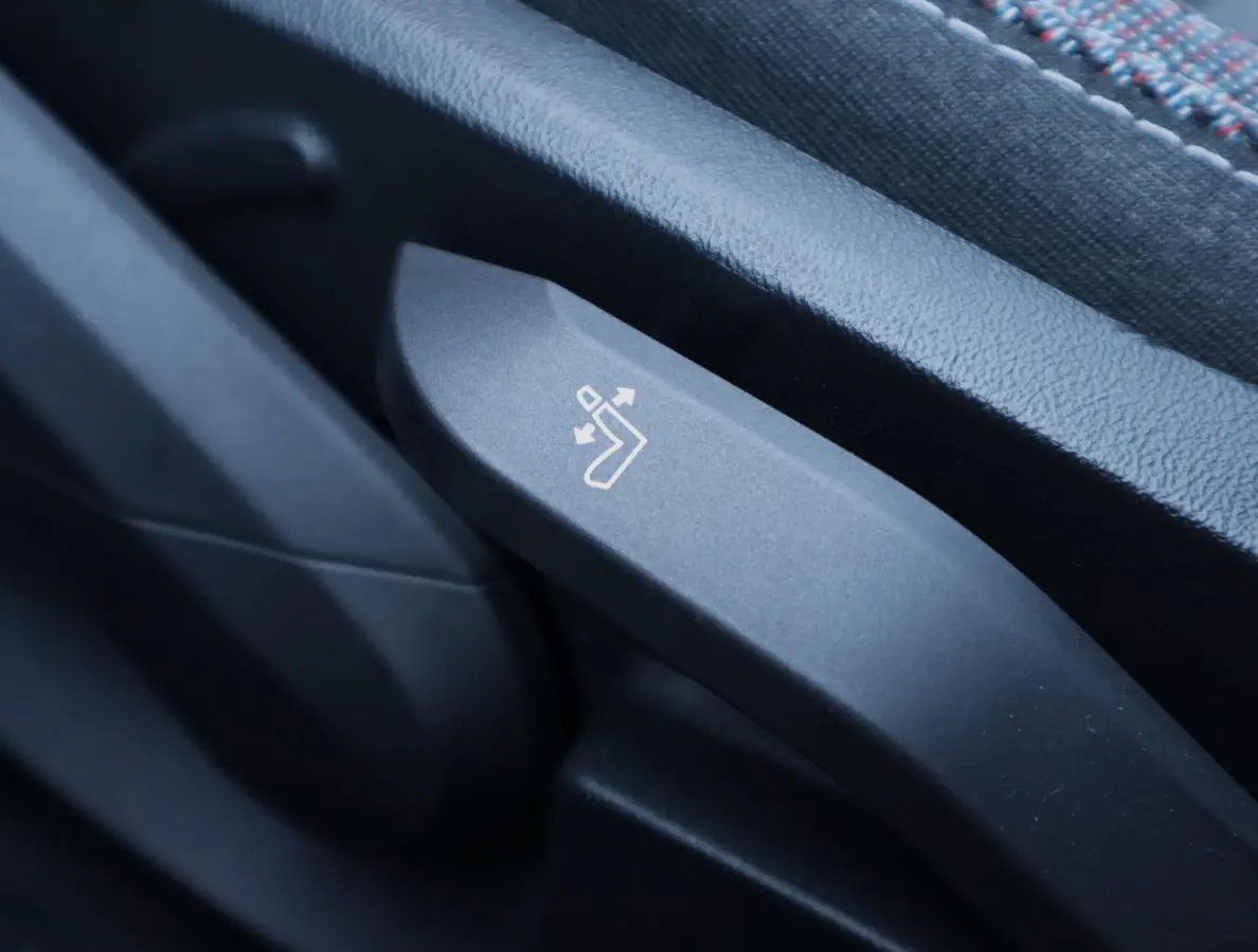 2.0 C Classic M | Camera | Carplay | HUD | 17 Inch | Stoel en Stuurverwarming